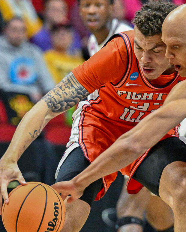 Jordan Walsh on defense against Illinois in Razorbacks' first game in NCAA Tournament.